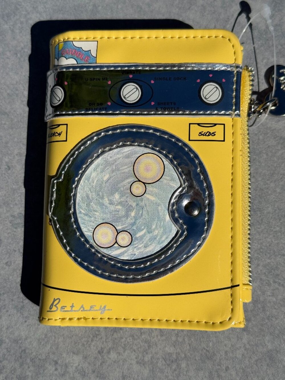 Betsey Johnson Yellow Washing Machine Novelty Bi-Fold Wallet Card Holder 4408
